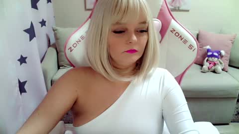 Christi online show from December 2024 07:28:01 AM