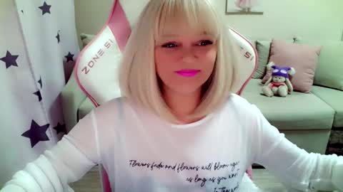 Snapshot of christirose chatting on January 2026 06:08:01 AM Christi online show from January 2026 06:08:01 AM