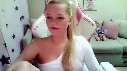 Snapshot of christirose chatting on January 2026 07:35:02 AM Christi online show from January 2026 07:35:02 AM