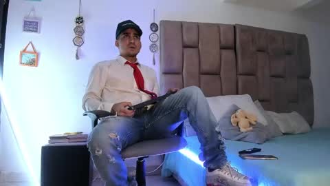Snapshot of christopher_harris_ chatting on May 2026 09:22:01 PM christopher online show from May 2026 09:22:01 PM