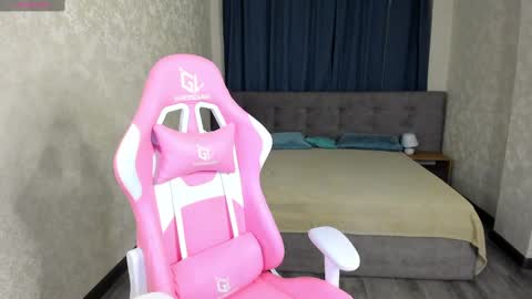 Snapshot of christy_little chatting on February 2025 01:24:02 AM hristy3 online show from February 2025 01:24:02 AM