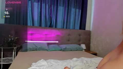 Snapshot of christy_little chatting on February 2025 07:04:02 AM hristy3 online show from February 2025 07:04:02 AM