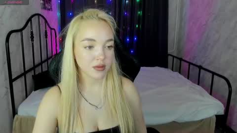 Snapshot of christy_little chatting on February 2025 08:17:01 AM hristy3 online show from February 2025 08:17:01 AM