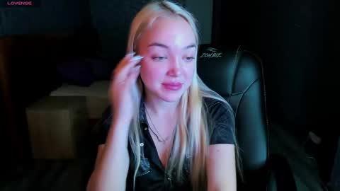 Snapshot of christy_little chatting on February 2025 08:20:01 AM hristy3 online show from February 2025 08:20:01 AM