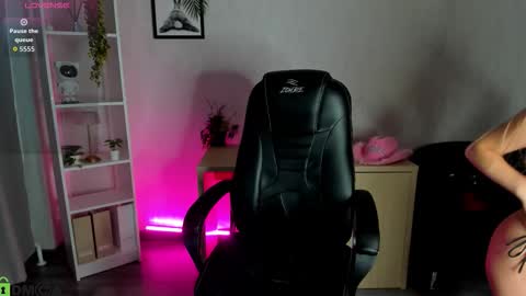 Snapshot of christy_little chatting on September 2025 12:54:02 AM hristy3 online show from September 2025 12:54:02 AM