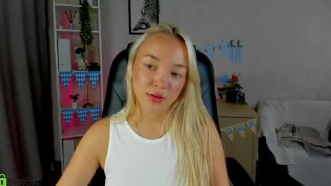 Snapshot of christy_little chatting on September 2025 11:53:01 PM hristy3 online show from September 2025 11:53:01 PM