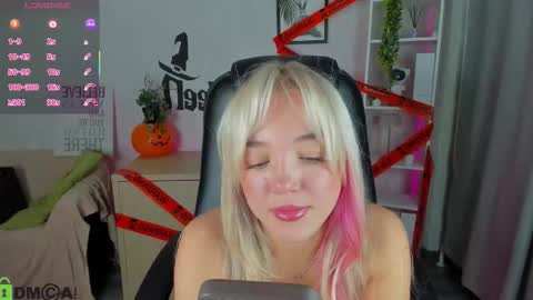 Snapshot of christy_little chatting on October 2025 12:23:01 AM hristy3 online show from October 2025 12:23:01 AM