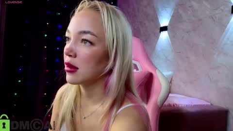 Snapshot of christy_little chatting on November 2025 12:33:01 AM hristy3 online show from November 2025 12:33:01 AM