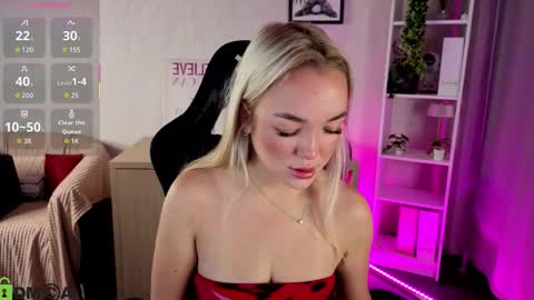 Snapshot of christy_little chatting on November 2025 12:56:02 AM hristy3 online show from November 2025 12:56:02 AM