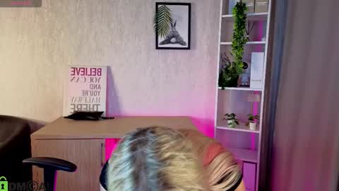 Snapshot of christy_little chatting on December 2025 01:04:02 AM hristy3 online show from December 2025 01:04:02 AM