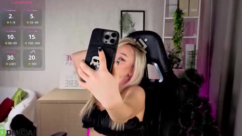 Snapshot of christy_little chatting on December 2025 12:26:01 AM hristy3 online show from December 2025 12:26:01 AM