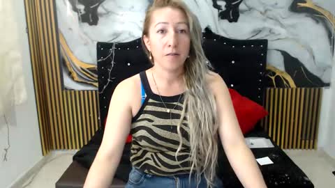 Snapshot of chrysta_12 chatting on October 2025 01:50:01 PM chrystal hotty online show from October 2025 01:50:01 PM