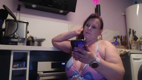 Snapshot of chwerry_b0 chatting on June 2026 11:24:01 PM Jessica online show from June 2026 11:24:01 PM