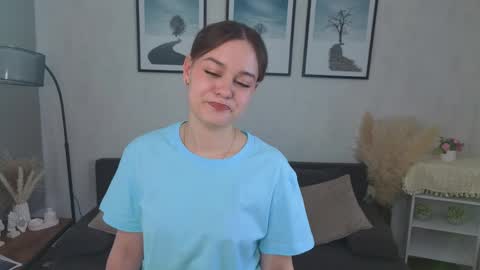 My name is Mia hello everyone online show from April 2026 11:52:01 AM