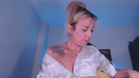 Snapshot of cicimom chatting on March 2026 09:03:01 AM cicimom online show from March 2026 09:03:01 AM