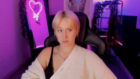 Snapshot of cinbellamy chatting on September 2025 05:44:02 AM Cin Bellamy online show from September 2025 05:44:02 AM
