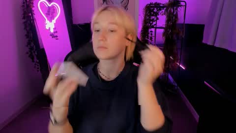 Snapshot of cinbellamy chatting on September 2025 06:18:01 AM Cin Bellamy online show from September 2025 06:18:01 AM
