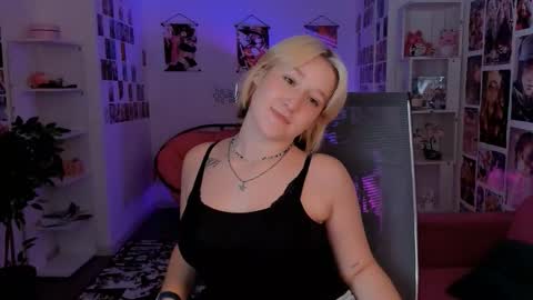 Snapshot of cinbellamy chatting on October 2025 06:44:01 AM Cin Bellamy online show from October 2025 06:44:01 AM