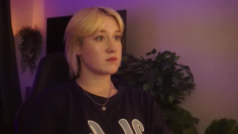 Snapshot of cinbellamy chatting on October 2025 06:22:02 AM Cin Bellamy online show from October 2025 06:22:02 AM