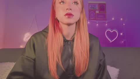 Snapshot of cinderella_lewis chatting on April 2026 02:31:01 AM Sofi Eva and Mey online show from April 2026 02:31:01 AM