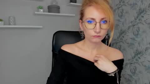 Snapshot of cinderellamoon chatting on March 2026 07:15:01 AM Cinderella online show from March 2026 07:15:01 AM