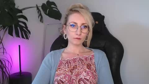 Snapshot of cinderellamoon chatting on May 2026 05:38:01 AM Cinderella online show from May 2026 05:38:01 AM