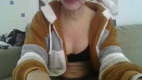 Snapshot of cinthia2525 chatting on May 2026 09:38:02 AM cinthia2525 online show from May 2026 09:38:02 AM