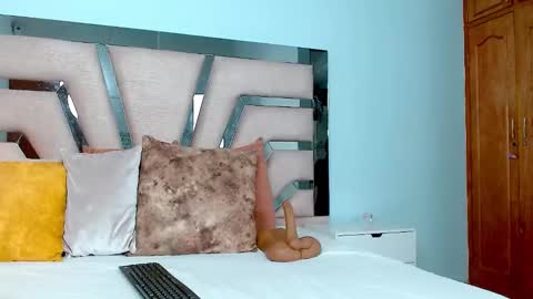 Cintia Hills online show from January 2025 03:40:01 AM