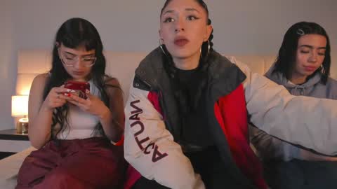 Snapshot of cintya_kors chatting on January 2025 09:57:02 PM Cintya online show from January 2025 09:57:02 PM