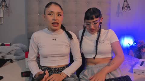 Snapshot of cintya_kors chatting on January 2025 09:23:02 PM Cintya online show from January 2025 09:23:02 PM