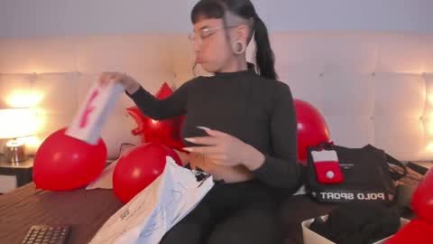 Snapshot of cintya_kors chatting on February 2025 09:20:02 PM Cintya online show from February 2025 09:20:02 PM