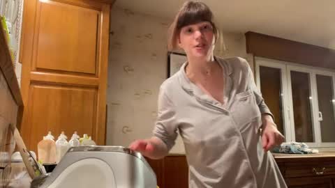 Snapshot of claire_moulin chatting on April 2026 08:35:02 PM Claire Moulin online show from April 2026 08:35:02 PM