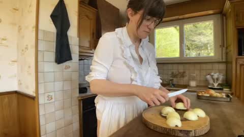 Snapshot of claire_moulin chatting on April 2026 12:07:02 PM Claire Moulin online show from April 2026 12:07:02 PM