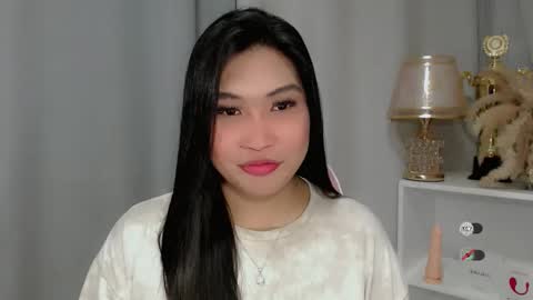 Snapshot of claire_wntr chatting on May 2026 06:19:01 AM CLAIRE online show from May 2026 06:19:01 AM