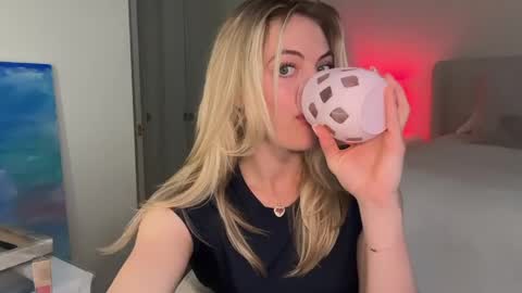 Snapshot of clairebrooksxo chatting on April 2026 03:25:02 PM clairebrooksxo online show from April 2026 03:25:02 PM