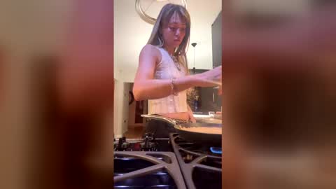 Claire online show from December 2025 05:58:01 AM