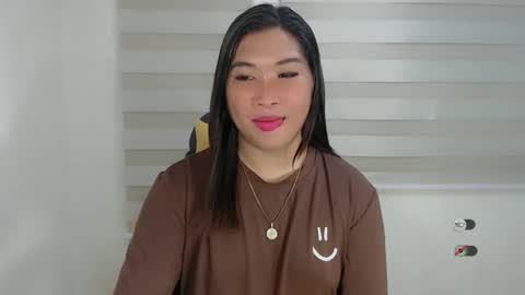 Snapshot of clairewntr_ chatting on January 2025 10:27:02 AM CLAIRE online show from January 2025 10:27:02 AM