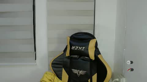 Snapshot of clairewntr_ chatting on March 2025 06:32:02 AM CLAIRE online show from March 2025 06:32:02 AM