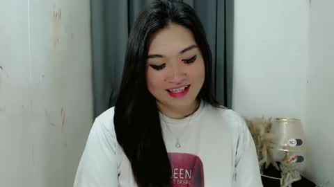 Snapshot of clairewntr_ chatting on October 2025 05:19:02 AM CLAIRE online show from October 2025 05:19:02 AM