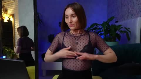 Snapshot of clara_bendover chatting on April 2026 05:55:01 PM Clara online show from April 2026 05:55:01 PM