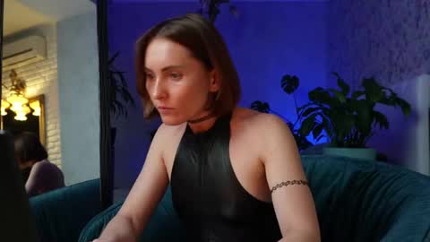 Snapshot of clara_bendover chatting on April 2026 05:06:01 PM Clara online show from April 2026 05:06:01 PM
