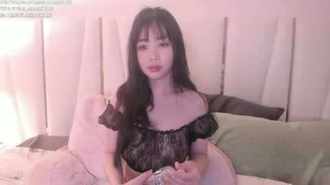 Snapshot of clara_chan chatting on April 2026 04:19:01 AM IG online show from April 2026 04:19:01 AM