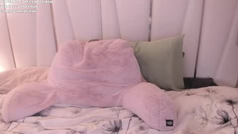 Snapshot of clara_chan chatting on April 2026 04:24:02 AM IG online show from April 2026 04:24:02 AM