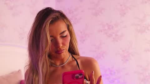 Snapshot of clarahazell chatting on January 2026 04:59:01 AM ClaraHazel online show from January 2026 04:59:01 AM