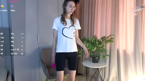 Snapshot of clarindakluse chatting on May 2026 07:03:01 AM Sara online show from May 2026 07:03:01 AM