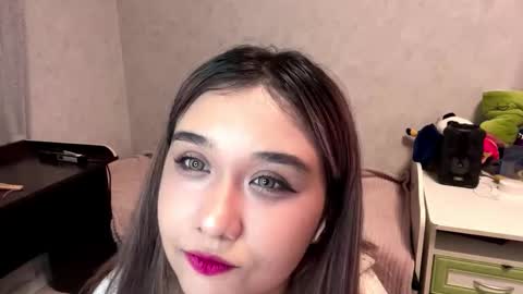 Lara online show from November 2025 06:08:01 PM