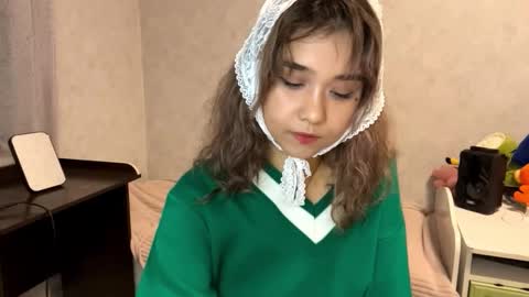 Lara online show from November 2025 06:29:01 PM