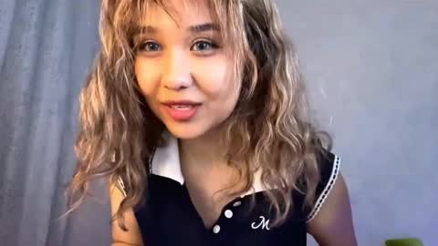 Lara online show from November 2025 06:18:02 PM