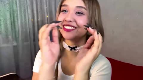 Lara online show from November 2025 06:21:01 PM