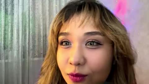 Lara online show from December 2025 06:47:02 PM